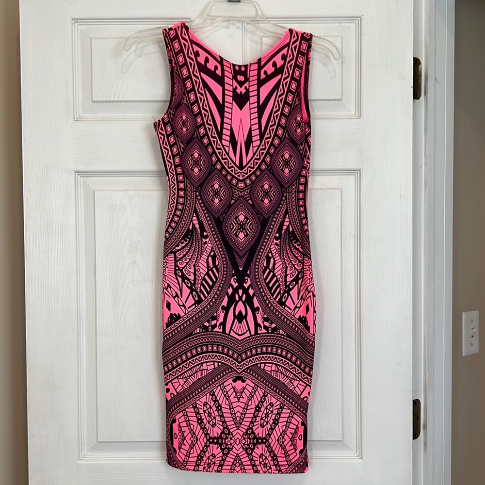 Worn once Beautiful coral/pink colored bodycon style dress